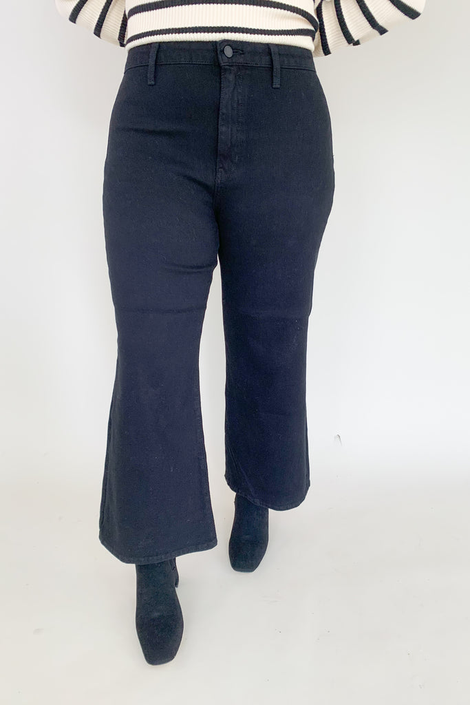 Trousers have taken over! This trending wide leg trouser from Just Black Denim is high-waisting and made with a thick fabric that molds to your body. With a relaxed fit through the knee and a wide open leg, you will be loving the comfort and look of this style! 