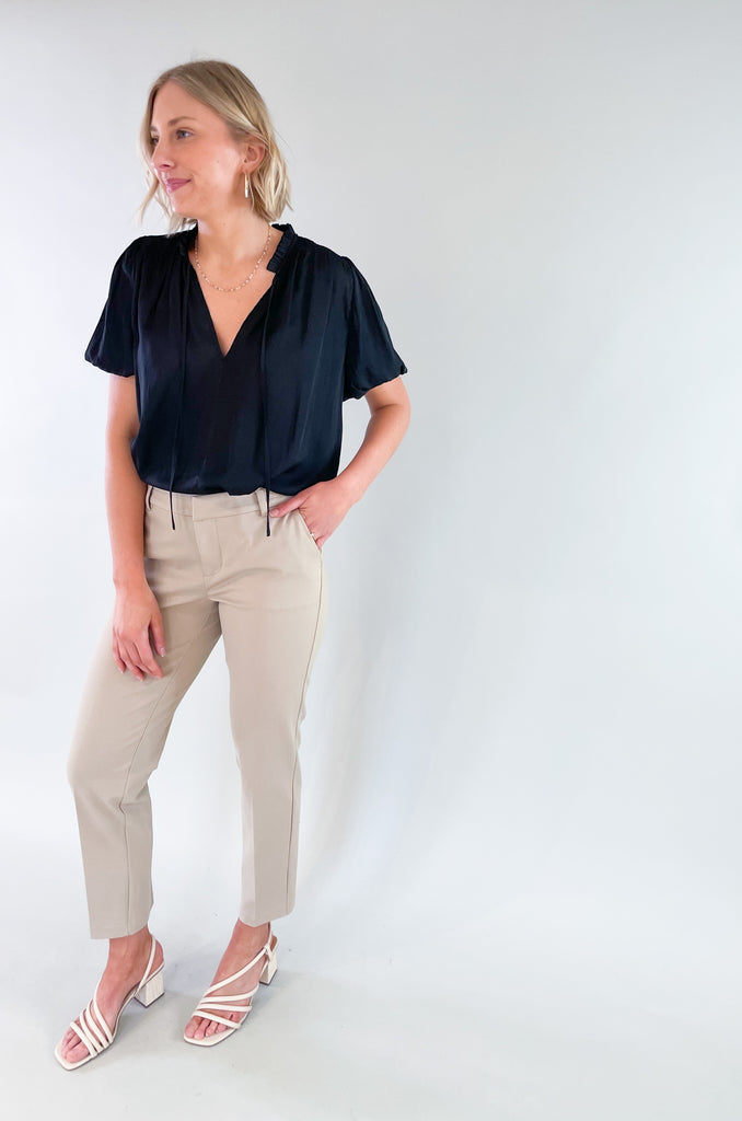 The Liverpool Kelsey Knit Trousers are an amazing style for work and special occasions. They look effortlessly chic, but have the liverpool comfort the brand is known for. 