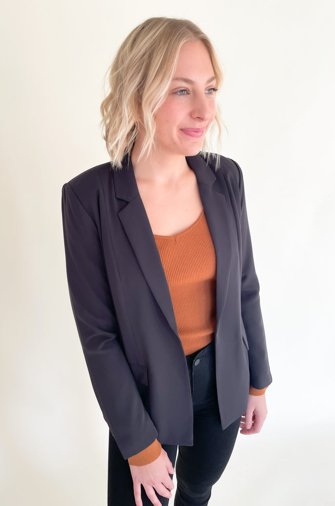 The Remy Recycled Classic Blazer is a go-to! Every women should have a classic blazer in their closet because it is so versatile and you never know when you might need one. You can wear it to work, for special events, or important meetings, but also dress it down with denim and a cute graphic tee. It's timeless! 