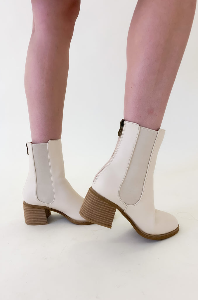 The Villa Creamy Nude Booties are right on trend this season with hints of 70s inspired design and a gorgeous neutral tone. They are so chic and will effortlessly enhance your outfit. Elastic sides and a zip up back make them extremely comfortable and easy to put on. 