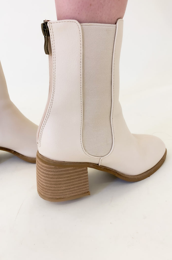 The Villa Creamy Nude Booties are right on trend this season with hints of 70s inspired design and a gorgeous neutral tone. They are so chic and will effortlessly enhance your outfit. Elastic sides and a zip up back make them extremely comfortable and easy to put on. 