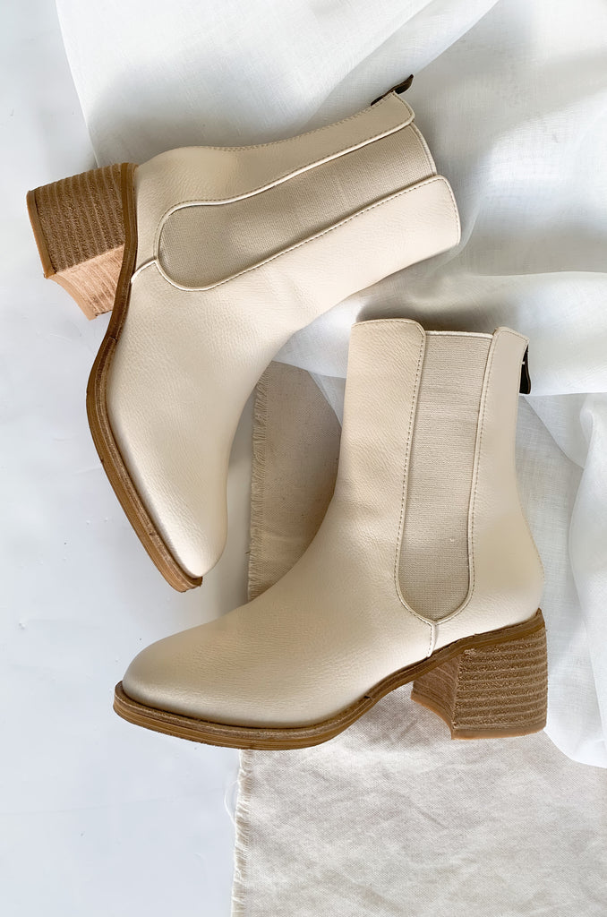 The Villa Creamy Nude Booties are right on trend this season with hints of 70s inspired design and a gorgeous neutral tone. They are so chic and will effortlessly enhance your outfit. Elastic sides and a zip up back make them extremely comfortable and easy to put on. 